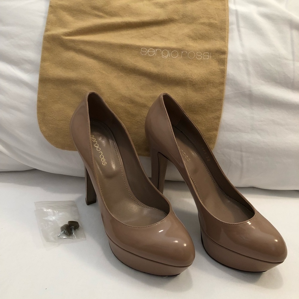 Like new! Sergio Rossi beige Alton Pumps